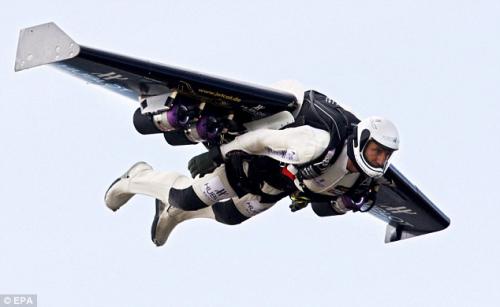 Человек-ракета  упал в океан