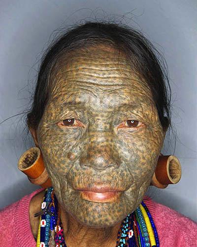 Татуированные лица женщин из Бирмы