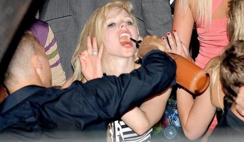 Эврил Лавин оторвалась в Сен-Тропе