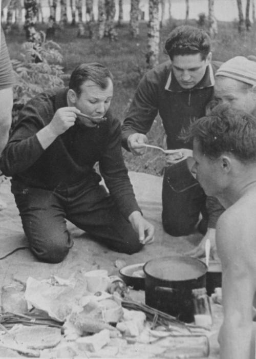 Неизвестные факты из жизни Гагарина и тайна смерти первого космонавта