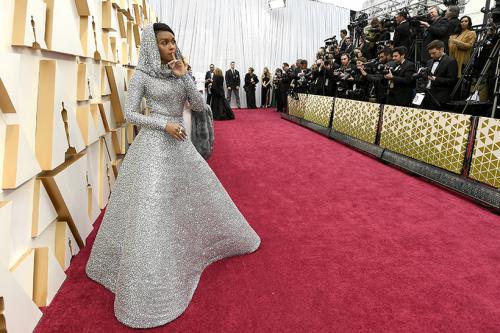 У кого из звезд были самые дорогие украшения на "Оскаре 2020"