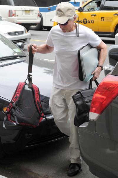 Майкл Дуглас, победивший рак, показался на публике