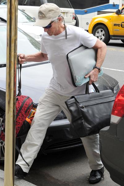 Майкл Дуглас, победивший рак, показался на публике