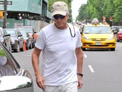 Майкл Дуглас, победивший рак, показался на публике