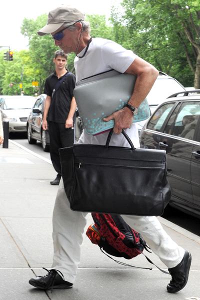 Майкл Дуглас, победивший рак, показался на публике