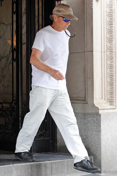 Майкл Дуглас, победивший рак, показался на публике