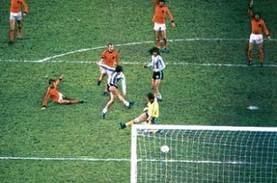 Футболисты, забившие гол в финале Чемпионатов мира