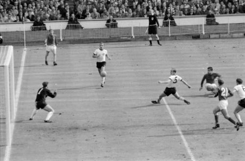 Футболисты, забившие гол в финале Чемпионатов мира