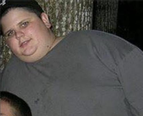 В результате травли парень сбросил 76 кг и теперь выглядит как модель