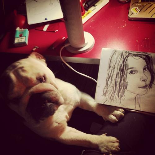 Съедобная нога и селфи бровей: что публикуют звезды в Instagram