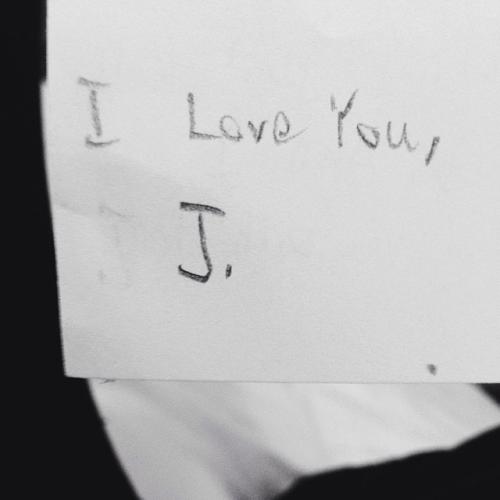 Съедобная нога и селфи бровей: что публикуют звезды в Instagram