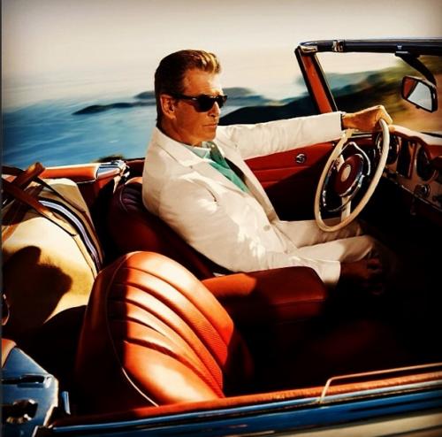 Съедобная нога и селфи бровей: что публикуют звезды в Instagram