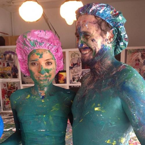 Съедобная нога и селфи бровей: что публикуют звезды в Instagram