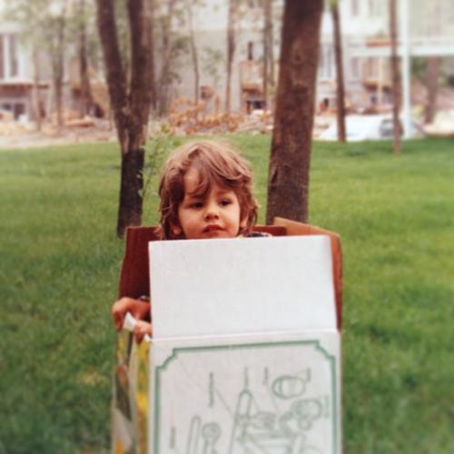 Съедобная нога и селфи бровей: что публикуют звезды в Instagram