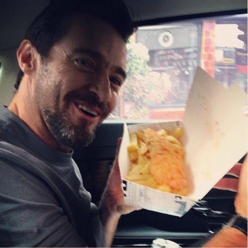 Съедобная нога и селфи бровей: что публикуют звезды в Instagram