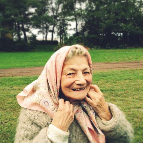 Съедобная нога и селфи бровей: что публикуют звезды в Instagram