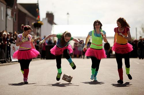 В Британии по улице катали сыры