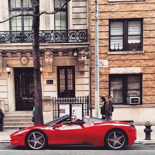 Самые знаменитые миллионеры, "прогнувшие" Инстаграм