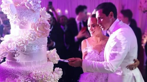 Торты на свадьбах знаменитостей, которые затмили собой все торжество