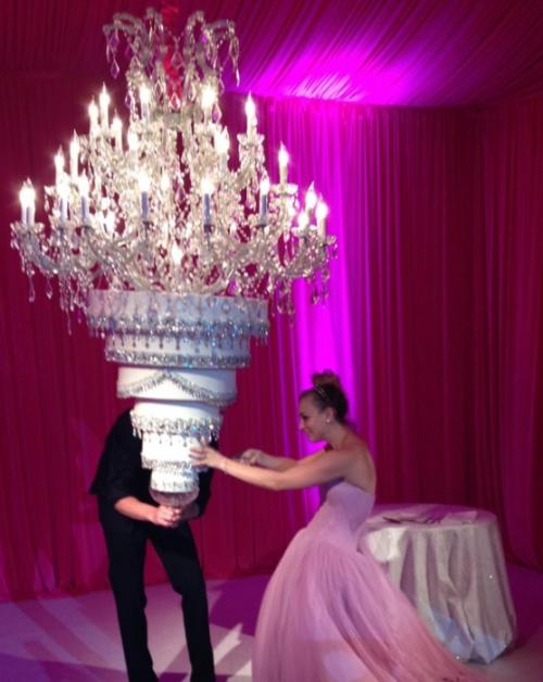 Торты на свадьбах знаменитостей, которые затмили собой все торжество