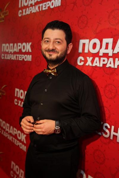 На премьеру комедии "Подарок с характером" Кузя пришел с женой