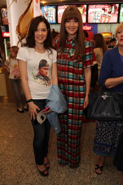 На премьеру комедии "Подарок с характером" Кузя пришел с женой