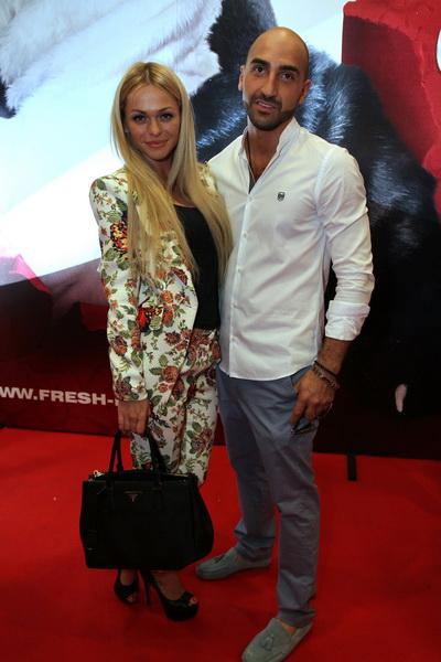 На премьеру комедии "Подарок с характером" Кузя пришел с женой