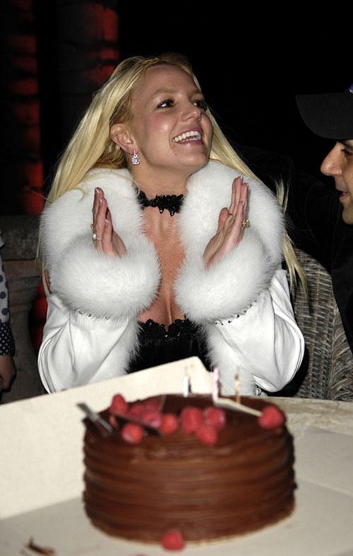 Бритни Спирс отметила свое 26-летие: на горе папарацци