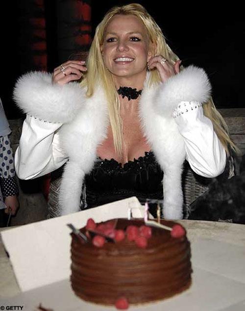 Бритни Спирс отметила свое 26-летие: на горе папарацци