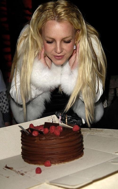 Бритни Спирс отметила свое 26-летие: на горе папарацци