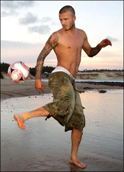 Знаменитые мужчины на пляже: идеальные, нелепые и смешные