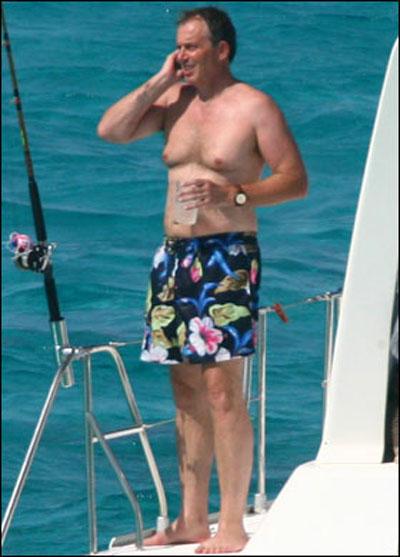 Знаменитые мужчины на пляже: идеальные, нелепые и смешные