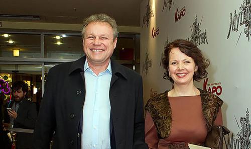 «Стерпится – слюбится»: звезды, которые простили измену