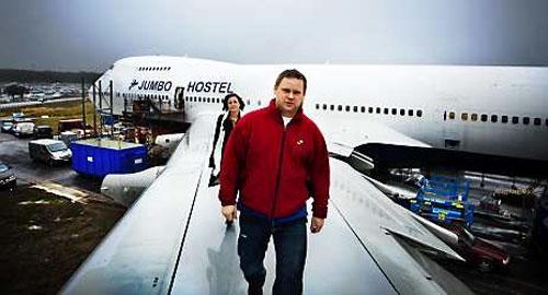 Самолёт –отель  начал принимать постояльцев