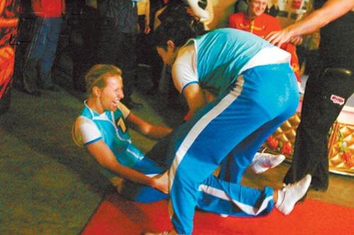 Собчак стянула с Лазарева штаны