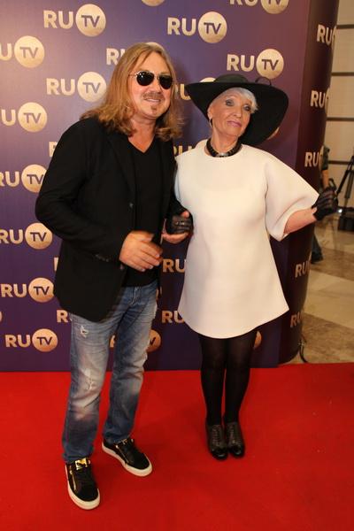 Российским звездам раздали самовары