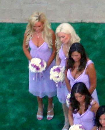 Одна из "заек Playboy" и любовниц Хью Хефнера вышла замуж