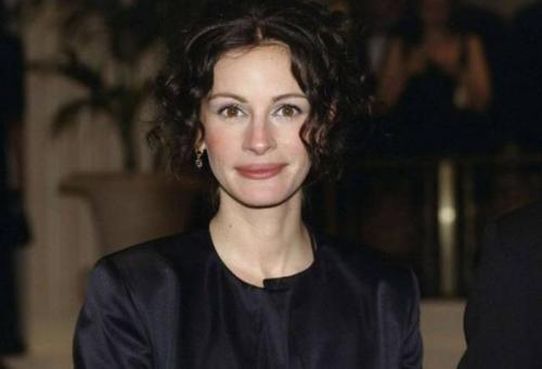 Джулия Робертс стала самой красивой женщиной года по версии журнала People