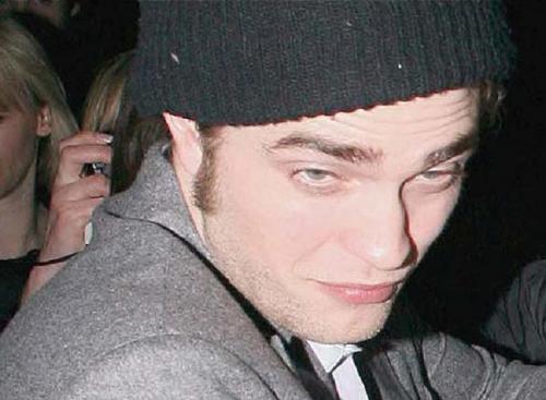 Звезда "Сумерек" напился до беспамятства