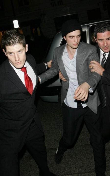 Звезда "Сумерек" напился до беспамятства