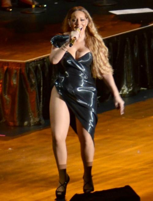 Звезды в возрасте, щеголяющие в откровенных нарядах