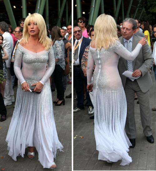 Звезды в возрасте, щеголяющие в откровенных нарядах