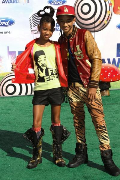 Знаменитости в футболках со знаменитостями