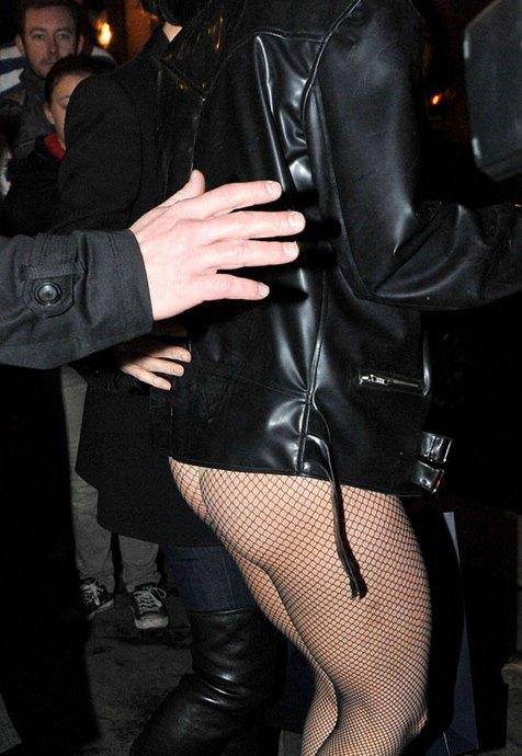 Леди Гага прошлась по морозу в одном нижнем белье