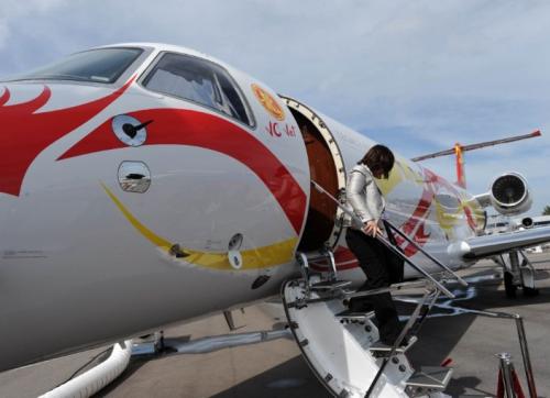 Самолет Джеки Чана — роскошь или средство передвижения?