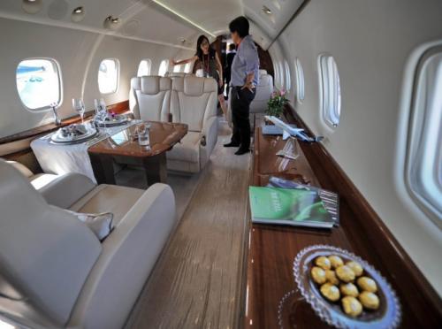 Самолет Джеки Чана — роскошь или средство передвижения?