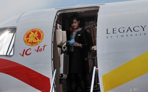 Самолет Джеки Чана — роскошь или средство передвижения?