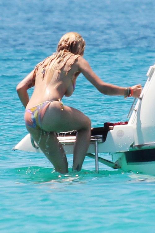 Звезды в "непослушных" нарядах: намеренно или случайно?