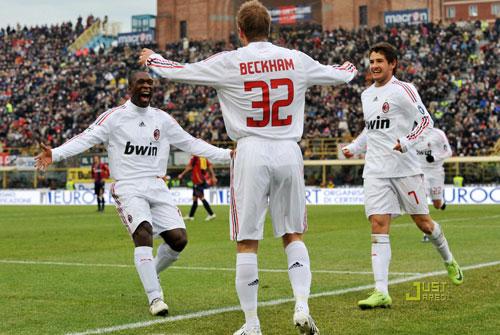 Попа Дэвида Бэкхема подверглась атаке футболистов