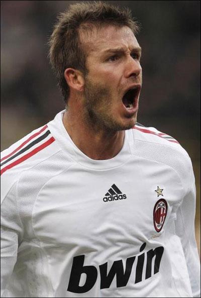 Попа Дэвида Бэкхема подверглась атаке футболистов